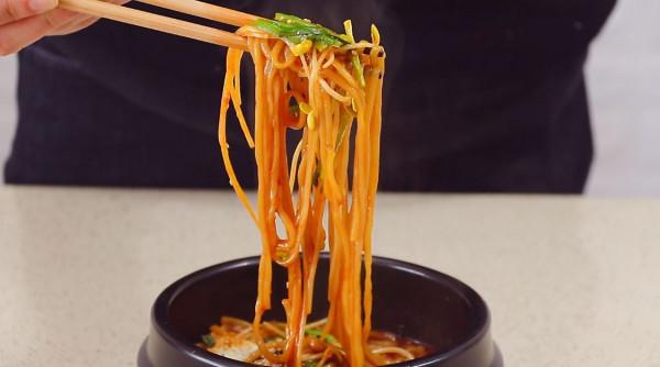 天氣寒冷，碰到這麵條，我絕不手軟，吃一碗渾身暖烘烘