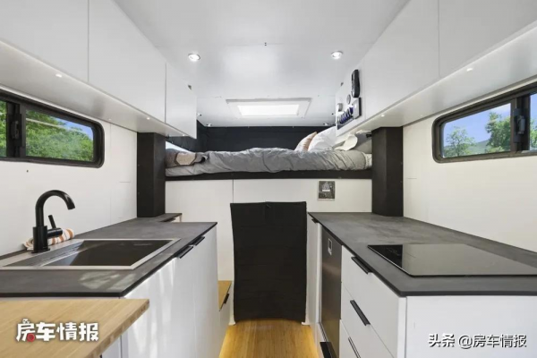 福特新款房車來啦!配3.5T+10AT動力強悍,車門設計特別像裝甲車 福特新款房車來啦!配3.5T+10AT動力強悍,車門設計特別像裝甲車