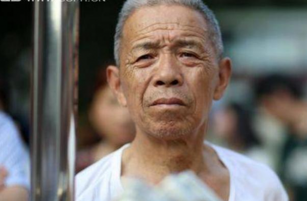 90後出現“新型啃老”，卻獲得父母極力支援，最後拖垮了整個家庭