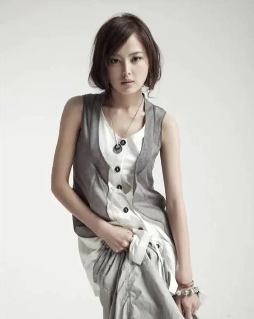 滿臉傲氣的辛芷蕾，美從何而來？什麼樣的穿搭才是她最美的樣子？