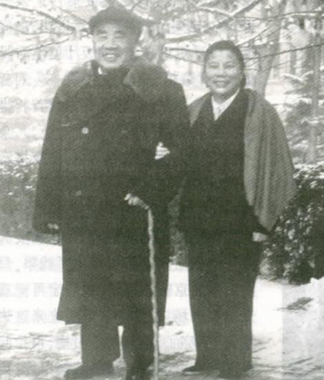 康克清18歲嫁給朱德，為夫掃墓15年，臨終時說：我什麼都不要