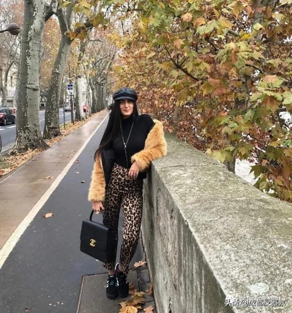 印度一新娘在婚禮上穿西褲被網友狂噴,網友:你應該去自殺 印度一新娘在婚禮上穿西褲被網友狂噴,網友:你應該去自殺