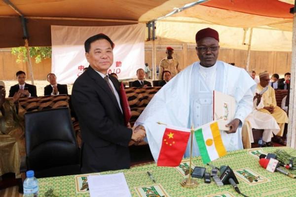 28年前中國姑娘遠嫁非洲黑人，從父母反對到中尼斷交，終修成正果