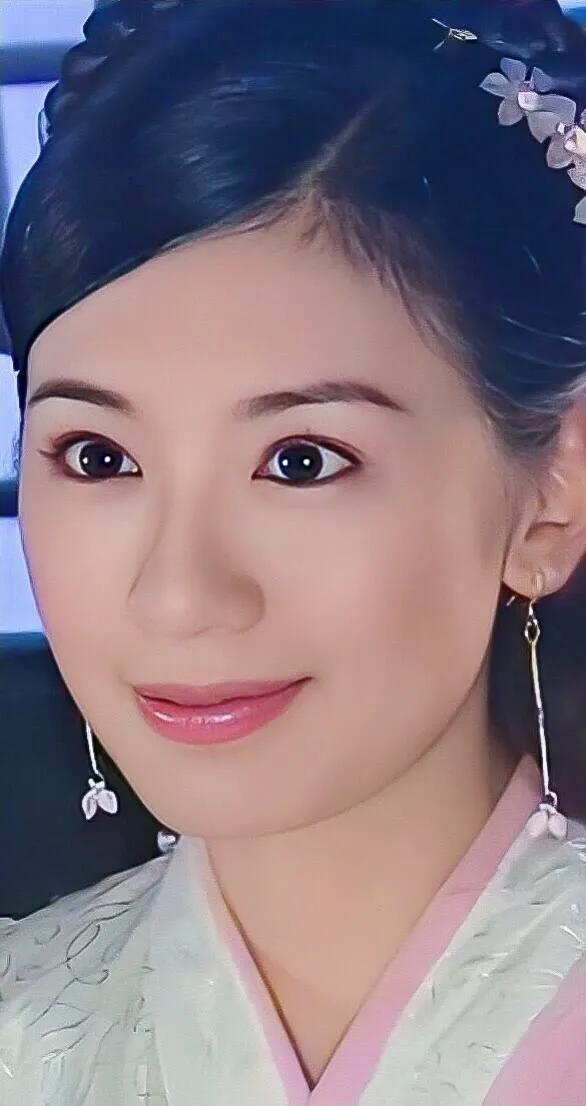 那些頂級的美人都不是V字臉，林青霞下巴美人溝，陳紅圓中帶方