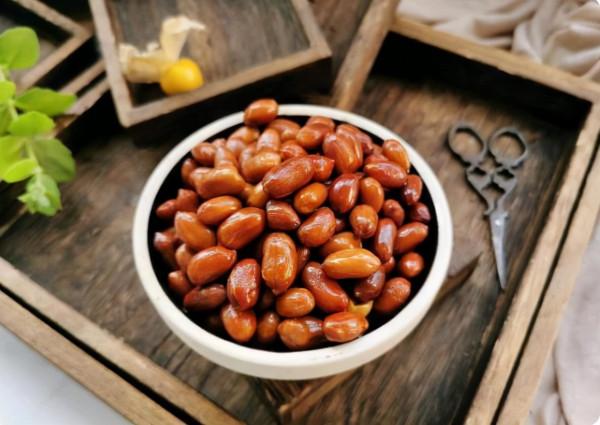 山東一快遞員堅持吃“花生米”養胃，半年後，身體出現什麼變化