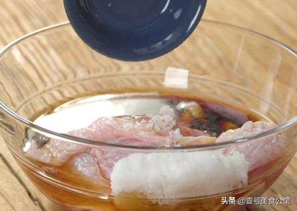 簡單好吃的蒜香滑蛋雞塊，鮮香微辣，嫩滑爽口，家人都愛吃