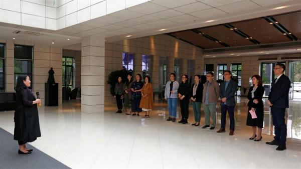 10位女性藝術家10件精品近作，捐贈給湯湖美術館