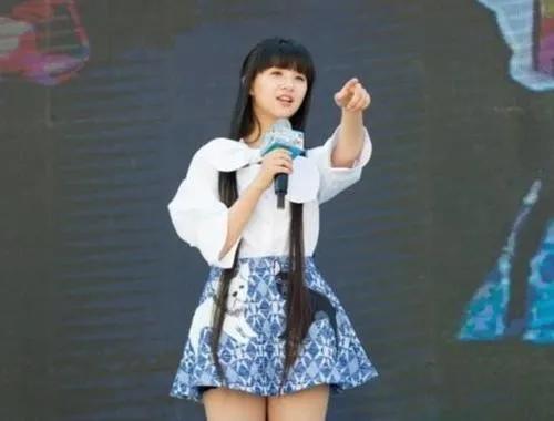 曾被稱為楊麗萍接班人的小彩旗,今成路人一般 曾被稱為楊麗萍接班人的小彩旗,今成路人一般