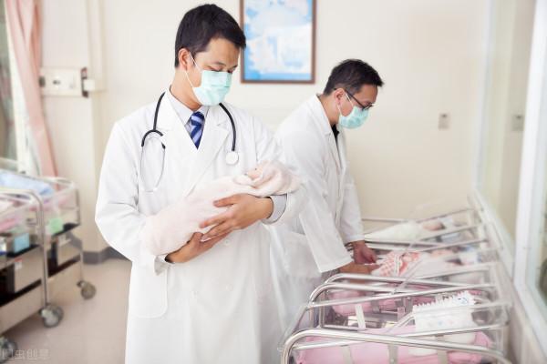 2021年新生兒或跌破1000萬？出生人口暴跌，未來會有哪些影響？