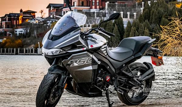 橫評2021國產中大排量雙缸ADV三小龍，外加一個休旅怪人