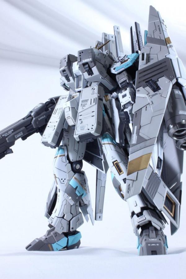 全新塗裝，RG比例牛高達模型