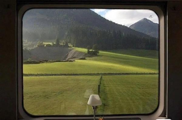 靈感美圖｜誰不想家裡擁有這樣的窗戶呢？從日出到日落