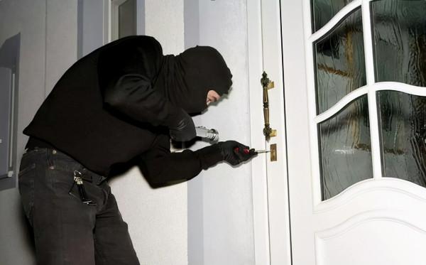 在日本遇見漂亮姑娘，若對你比“9”手勢，勸你趕緊離開為好