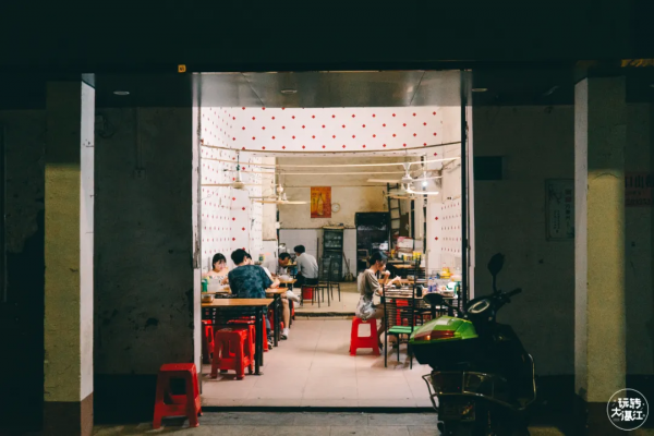 凌晨2:30營業，沒名字沒定位