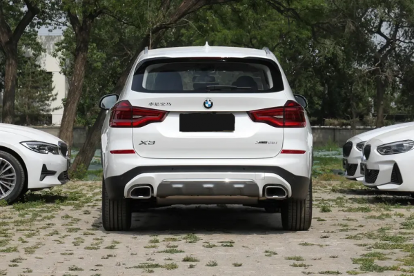中型SUV寶馬X3，標配8AT+防爆輪胎，典型的豪華車