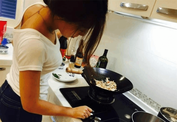 泡澡普拉斯!46歲米倉涼子3大絕活養出鉛筆腿 泡澡普拉斯!46歲米倉涼子3大絕活養出鉛筆腿