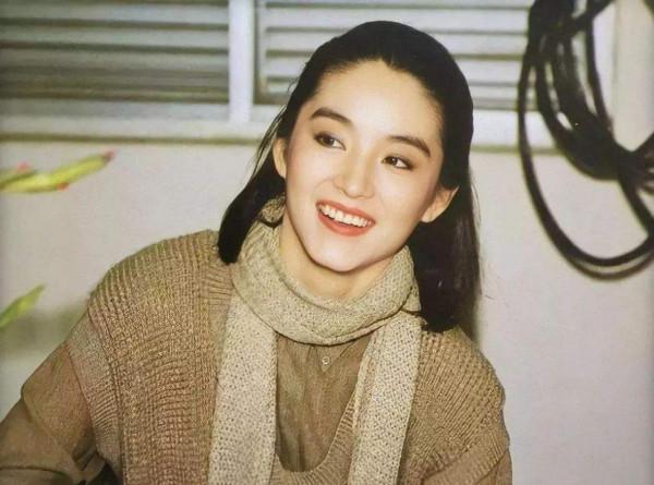 7位被星探挖掘的明星,雷佳音廁所遇貴人,高圓圓啃雞腿太美 7位被星探挖掘的明星,雷佳音廁所遇貴人,高圓圓啃雞腿太美