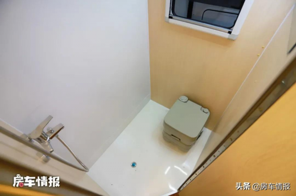 9.98萬的匯斯誠房車,出廠就帶6度電,儲物櫃秒變大床四口也能住 9.98萬的匯斯誠房車,出廠就帶6度電,儲物櫃秒變大床四口也能住