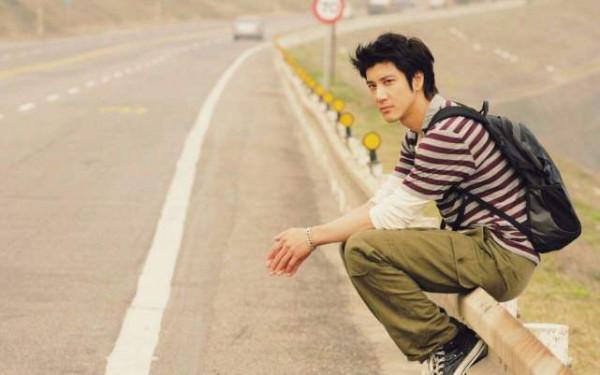 他嘗試著用王力宏媽媽的角度來代寫一篇文章，引發網友熱議