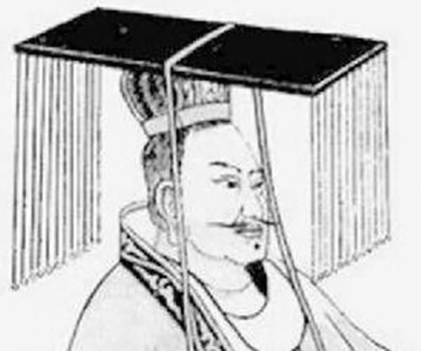 國王看不起胡人進貢的動物，讓人拿去喂虎，誰知老虎卻趴著不敢動