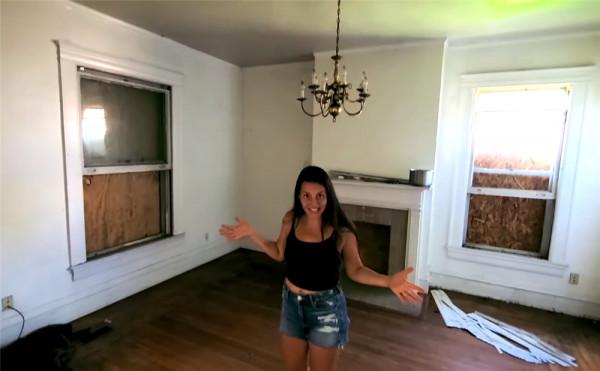 小兩口低價買下538㎡廢棄別墅，空間雖大卻殘破不堪，網友：值了