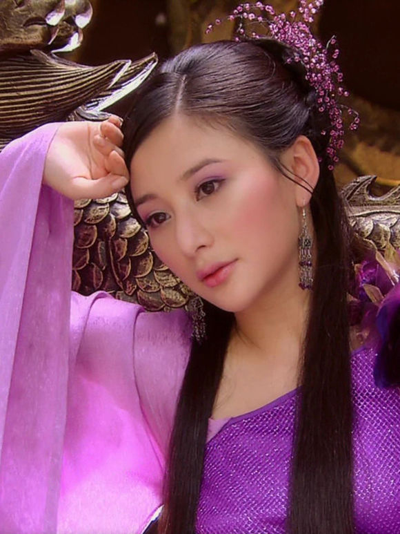 古裝紫衣系列：它不一定代表美麗的顏色 但穿上這個顏色的人都很美