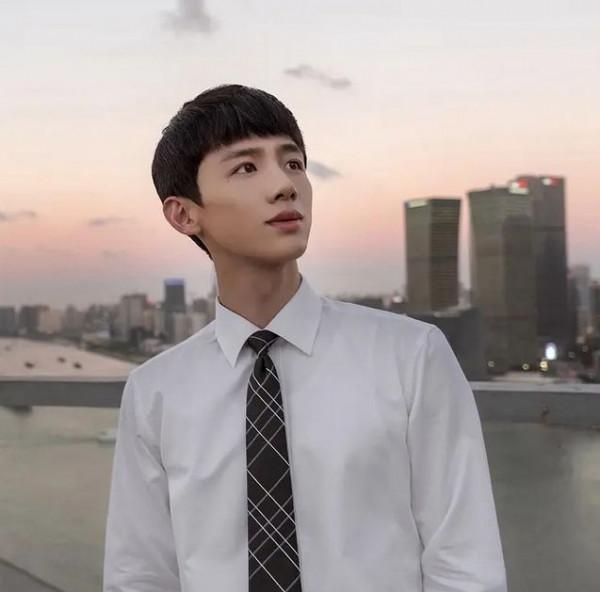 白敬亭化身職場菜鳥,處處碰壁讓人心疼 白敬亭化身職場菜鳥,處處碰壁讓人心疼