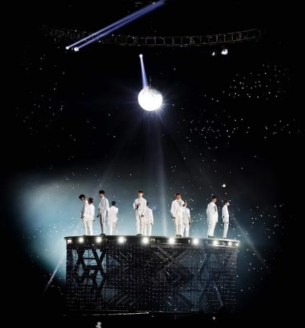 Red Velvet成員與黃旼炫戀愛傳聞曝光；​WANNA ONE解散後近況如何？