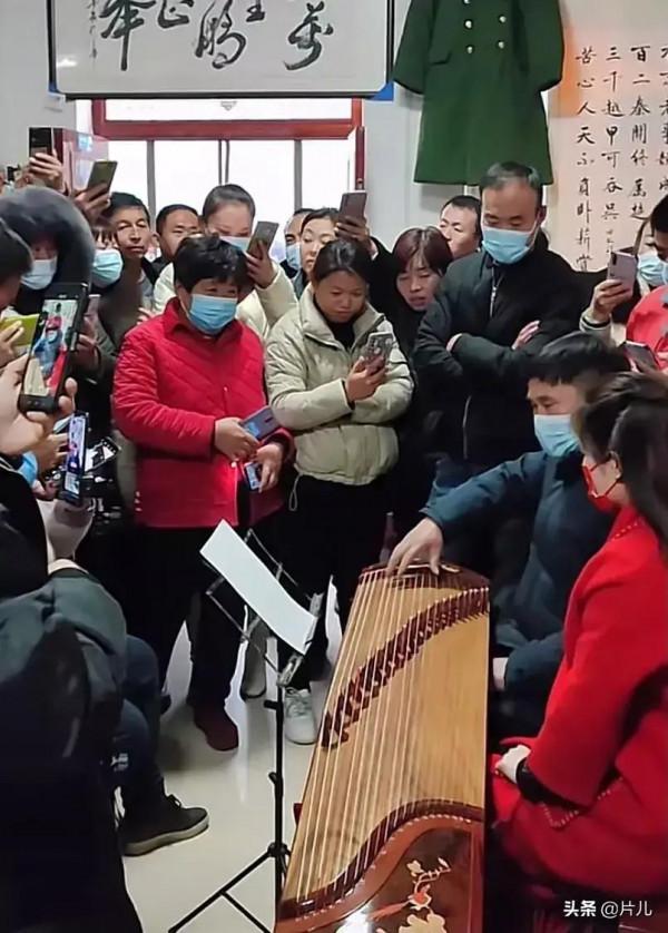 大衣哥不接陳亞男電話，事出有因，正在賣力的學習古箏