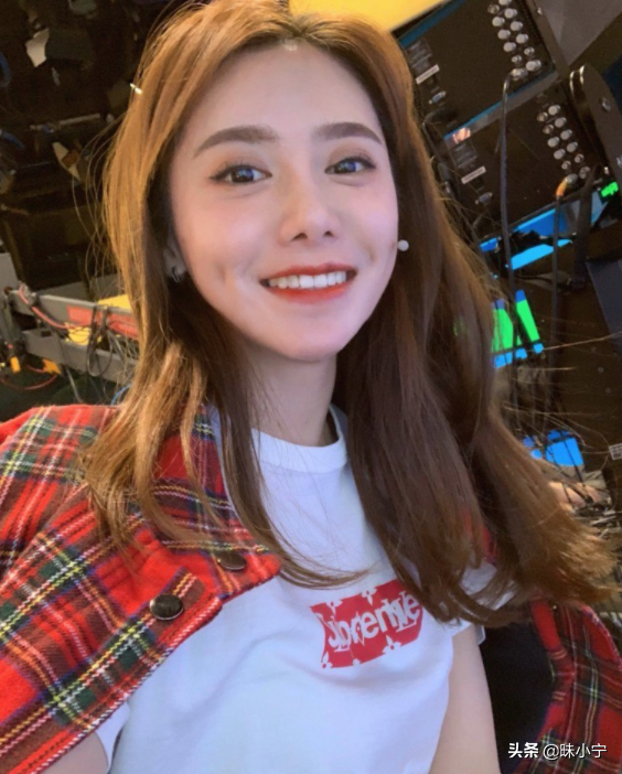 湖人比賽比較痛苦，轉播小姐姐倒是比較吸睛，美娜要小心了