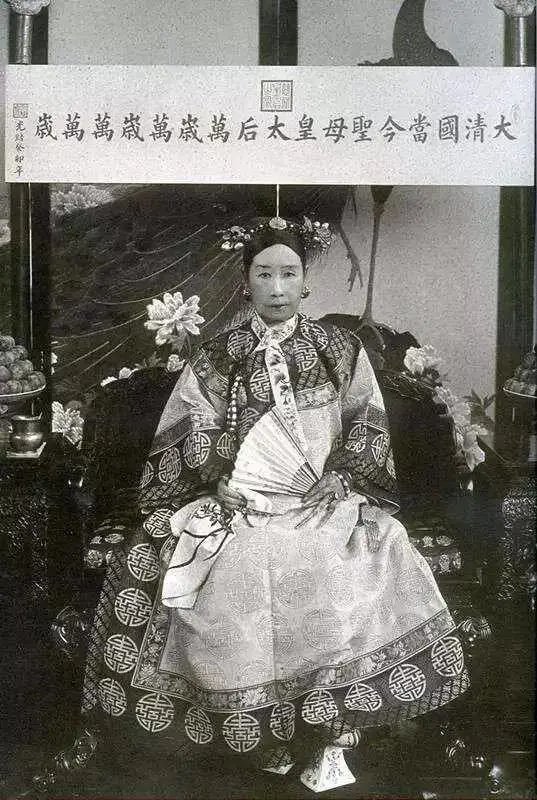 外國畫師被70歲慈禧太后迷住，稱不到40歲！她到底長什麼樣？