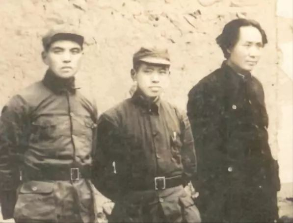 毛主席很少摸槍，曾說：當我用槍時，紅軍就完蛋了，是何緣由？