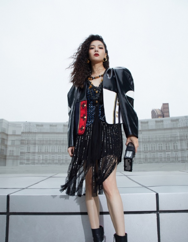 LV大秀鬧劇多，舒淇點贊劉亦菲微博引爭議，朱一龍被質疑耍大牌