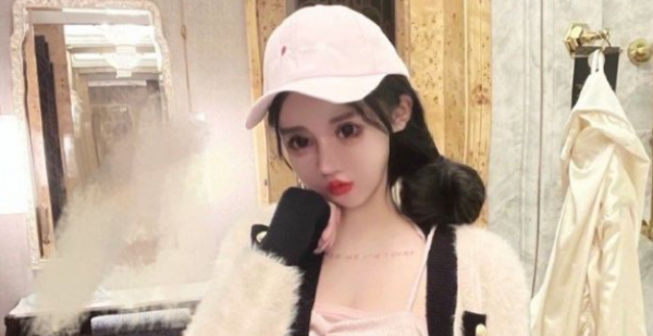 “真人芭比”周楚娜：2年半歷經100多次手術，一張臉抵一輛跑車