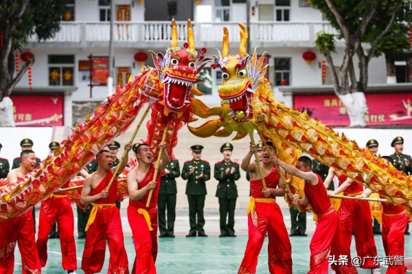 過年啦！來看看咱武警官兵的舞龍表演