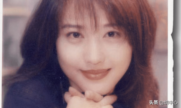 沸騰之夜，周海媚長裙盡顯優雅，不愧是一代人心中的女神