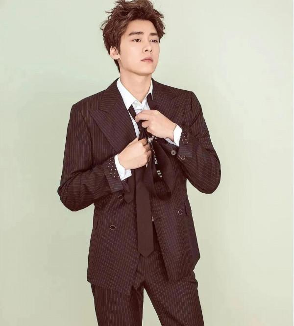 頂級男神李易峰，簡直帥成一道光