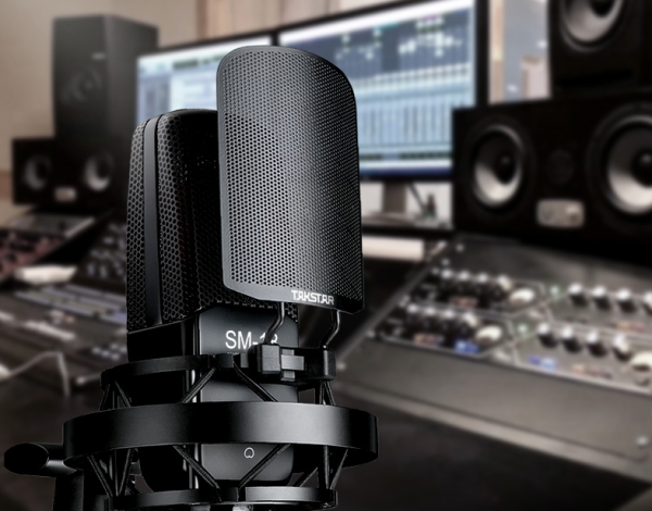 直播K歌：音效卡與麥克風哪個更重要？