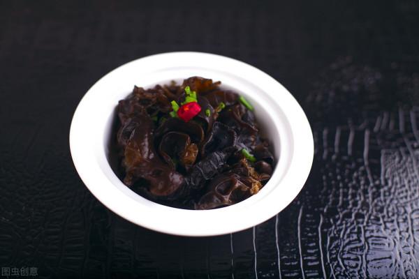 寒冬臘月，建議女人常吃“5黑2白”，身體輕盈氣色好，還便宜