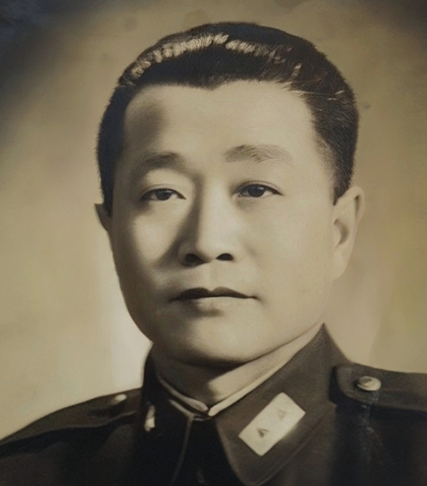 關麟徵宣佈蔣介石決定，會上哭聲一片，杜聿明回憶：我含淚登車