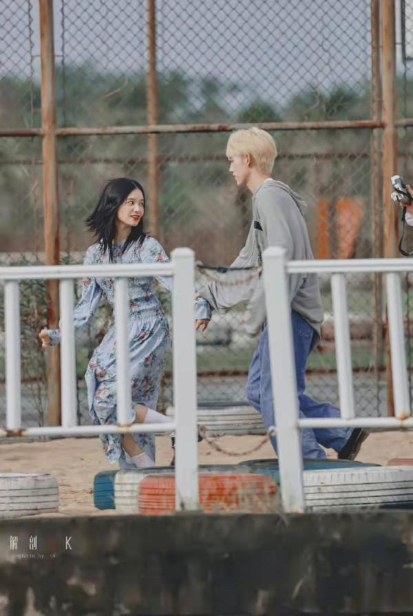 《聞香識公子》被群嘲？景甜被修成大頭娃娃魚，龔俊懸浮外太空？