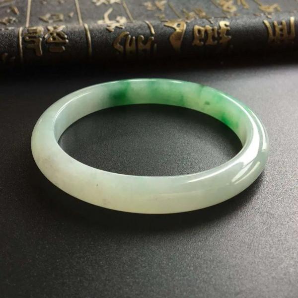 圓鐲更加廢料嗎？看看貴妃鐲和圓鐲的區別有哪些？