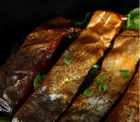 四大家魚的鰱魚，曾風光無限是做臘魚的首選，如今淪為“廉價魚”