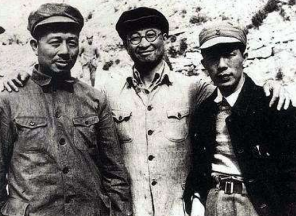 1950年胡志明到我國搬救兵，毛主席問他要多少兵，胡：我只要陳賡