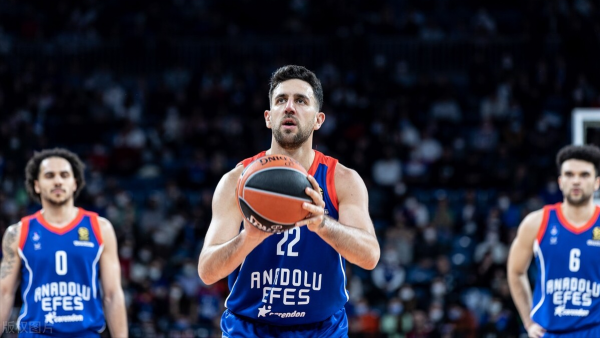 米季奇兩罰兩中助艾菲斯絕殺紅星，卡利尼奇關鍵時刻兩罰全失