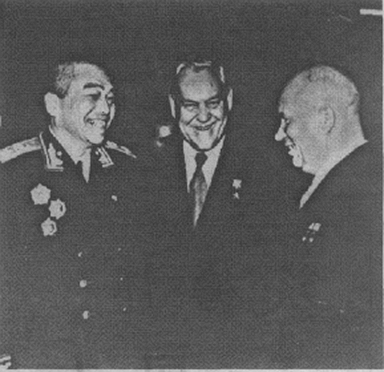 74年彭德懷逝世後，骨灰該如何處理？周總理得知後作出16字批示