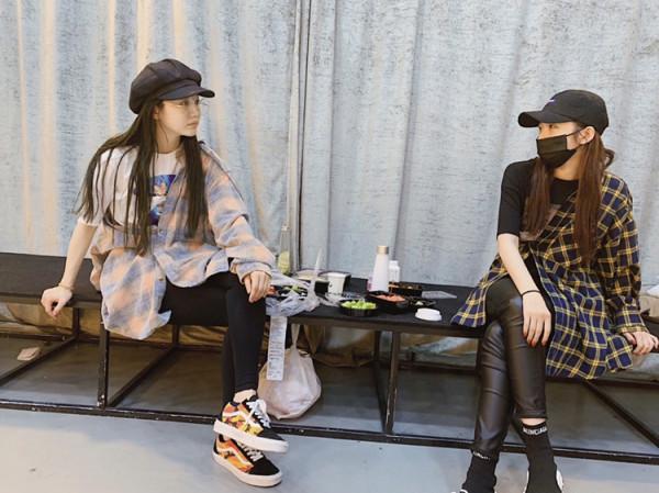 孟美岐徐夢潔親身展示，時下襯衣穿法新潮流，襯衣女孩的福利