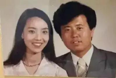 &OpenCurlyDoubleQuote;媽，你當初是怎麼看上我爸的？&rdquo;網友曬父母結婚照，讓人笑劈了