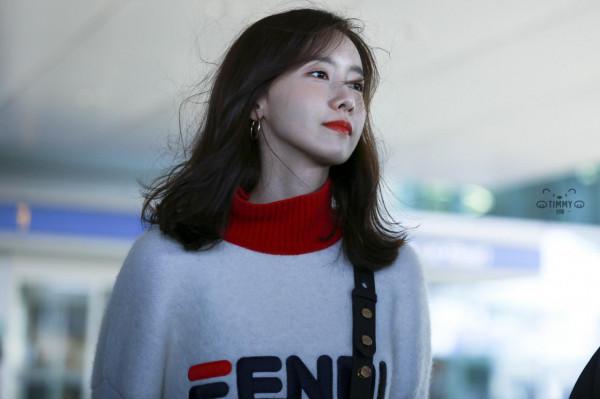 林允兒機場飯拍2面板超級好，笑容甜美