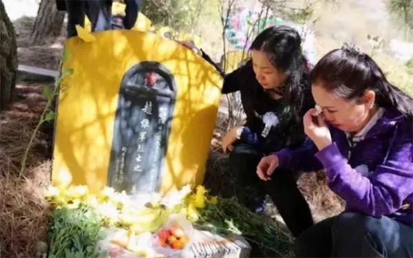 1986年老山戰場照《死吻》:那名救護隊女戰士張茹,後來怎樣了 1986年老山戰場照《死吻》:那名救護隊女戰士張茹,後來怎樣了